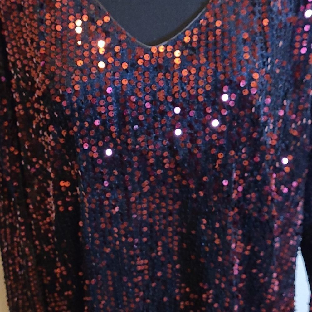Mansha sequins dress in black with Burgundy sequins. 23.5" chest, 36.5 length. - Picture 7 of 9